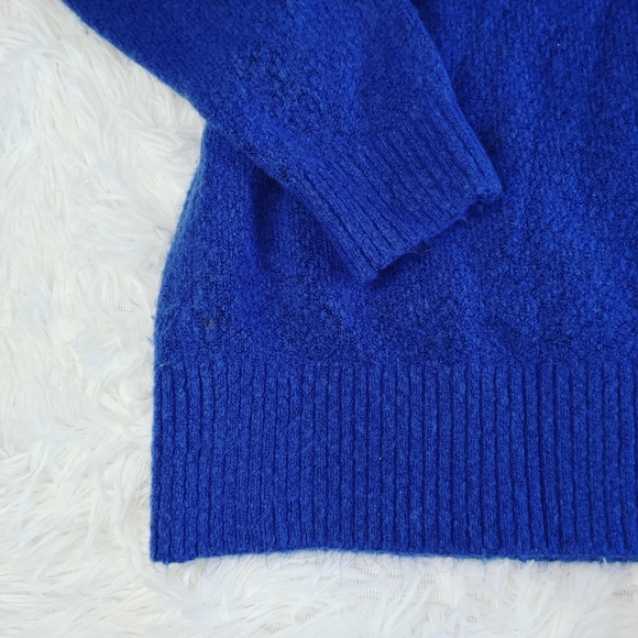 Lord & Taylor || Soft Crew Neck Pull Over Sweater, Medium, Royal Blue - Picture 2 of 5